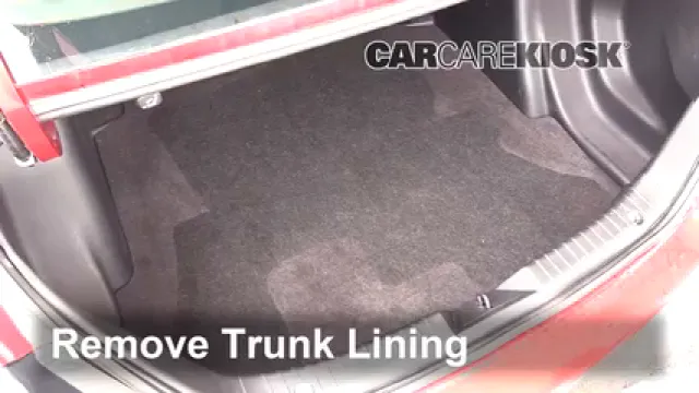 2016 Scion iA 1.5L 4 Cyl. Levantar auto Usar el gato para levantar el auto